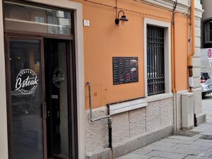 Locale in via Sardegna (angolo via Porcile)- Cagliari