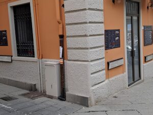 Locale in via Sardegna (angolo via Porcile)- Cagliari